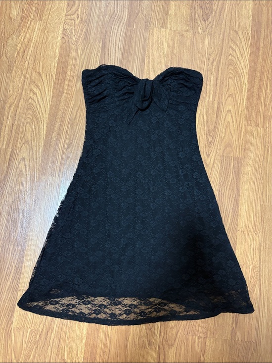 Dresses & Skirts - Black Lace Strapless Bow Dress